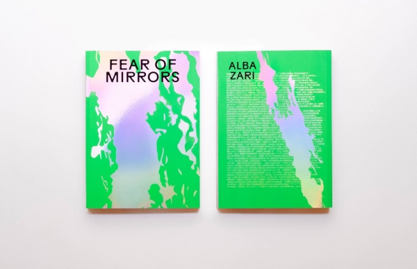 Fear of Mirrors. Il libro di Alba Zari pubblicato da Yogurt Editions &amp; XYZ Books: un'indagine sulla rappresentazione di s&eacute; nell'era digitale