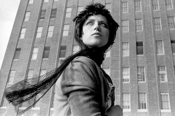 Sguardi femminili nella fotografia. Cindy Sherman. Domenica 30 novembre a IsipS&eacute; prosegue il ciclo di 5 incontri a cura della psicologa Marilisa Mastropierro dedicato alle donne che hanno trasformato lo sguardo in denuncia, linguaggio, poesia,..