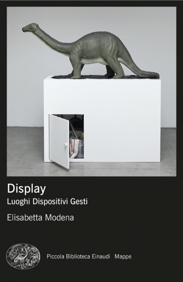 Display. Luoghi dispositivi, gesti. Il libro di Elisabetta Modena edito da Einaudi tratteggia la complessit&agrave; di un tema chiave della contemporaneit&agrave;, restituendone al contempo le radici storiche
