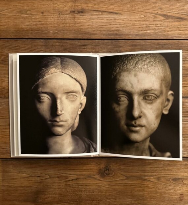 Ritratti Romani. Il libro di Marco Delogu edito da Punctum Press con un nuovo testo introduttivo di Emanuele Trevi, e i testi di Rocco Carbone su Alessandro Severo, Pia Pera su Demostene e Emanuele Trevi su Seneca