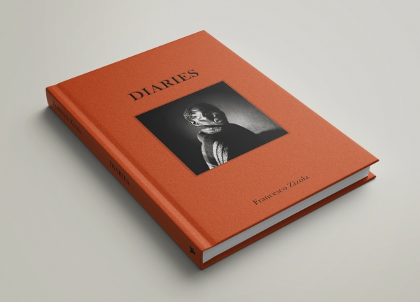 Diaries. Il libro di Francesco Zizola edito da Yogurt Editions curato da Francesco Rombaldi che &egrave; parte del progetto Atlante dei Conflitti, vincitore di Strategia Fotografia 2024