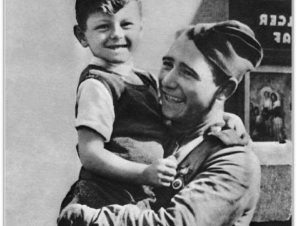 La cronaca fotografica della Tass. 1945 - La liberazione dell&rsquo;Europa dal nazifascismo