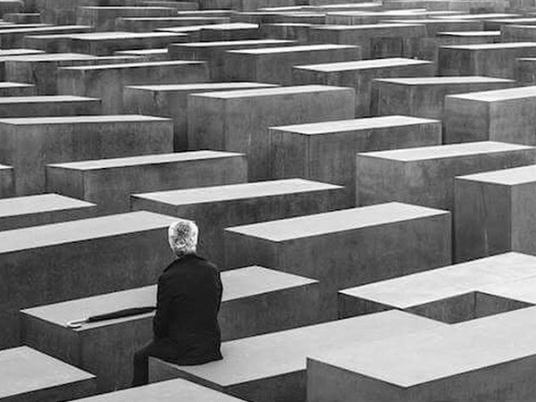 Shoah. La percezione e lo sguardo del contemporaneo nella fotografia e nella grafica d&rsquo;arte